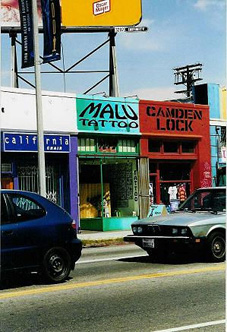 Malu on Melrose Outside